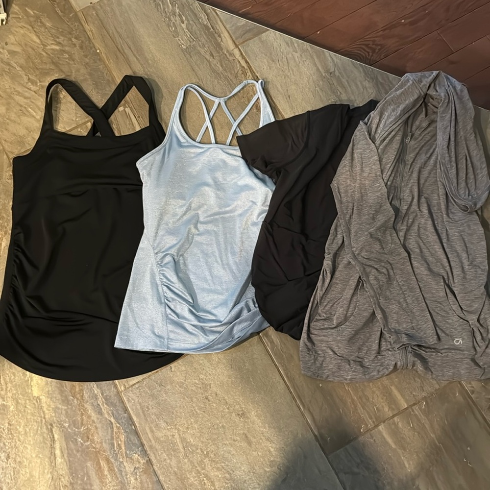 Maternity athletic tops